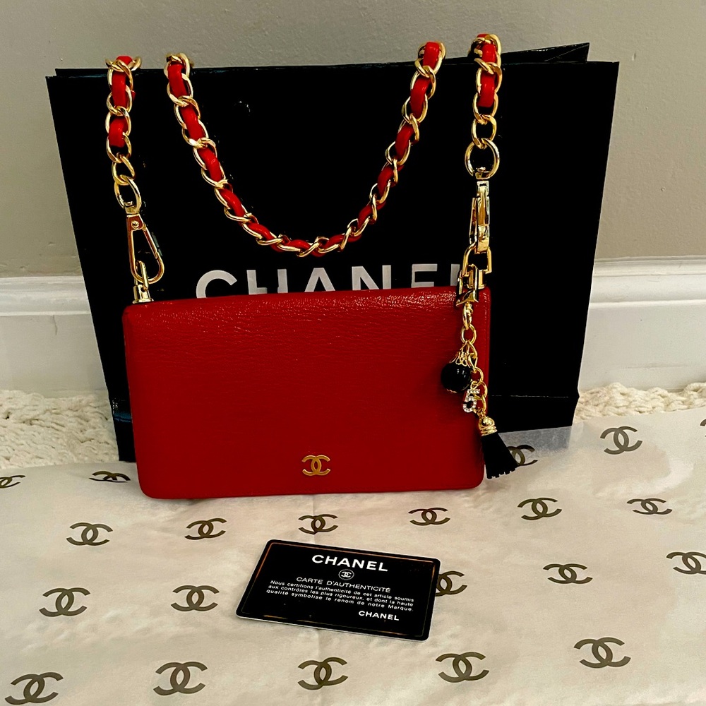 🌺$851 OFF RETAIL $175🌺AUTHENTIC CHANEL VINTAGE WALLET ON A CHAIN🌺